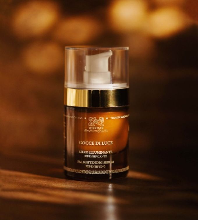 Gocce di luce Siero viso ridensificante con Vitamina C e acido ialuronico